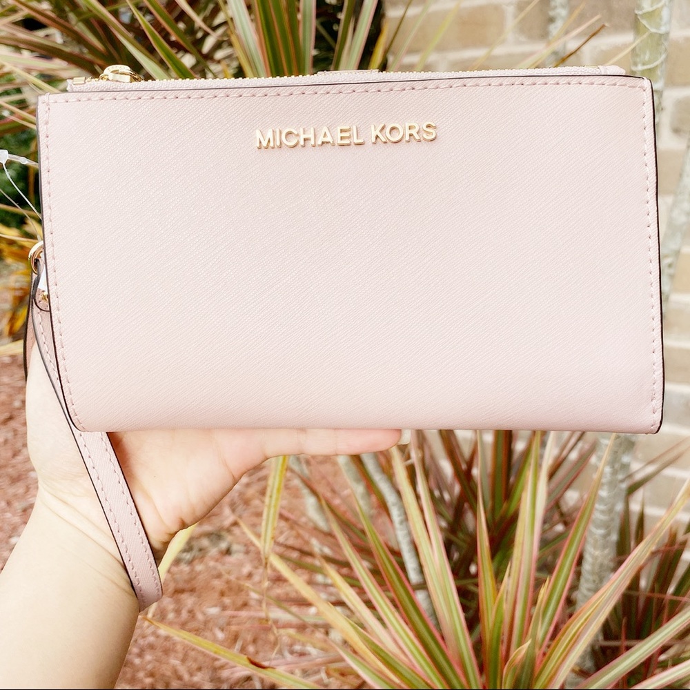 SALE‼️‼️ 💕NWT Michael Kors Wristlet Pink - Picture 4 of 8